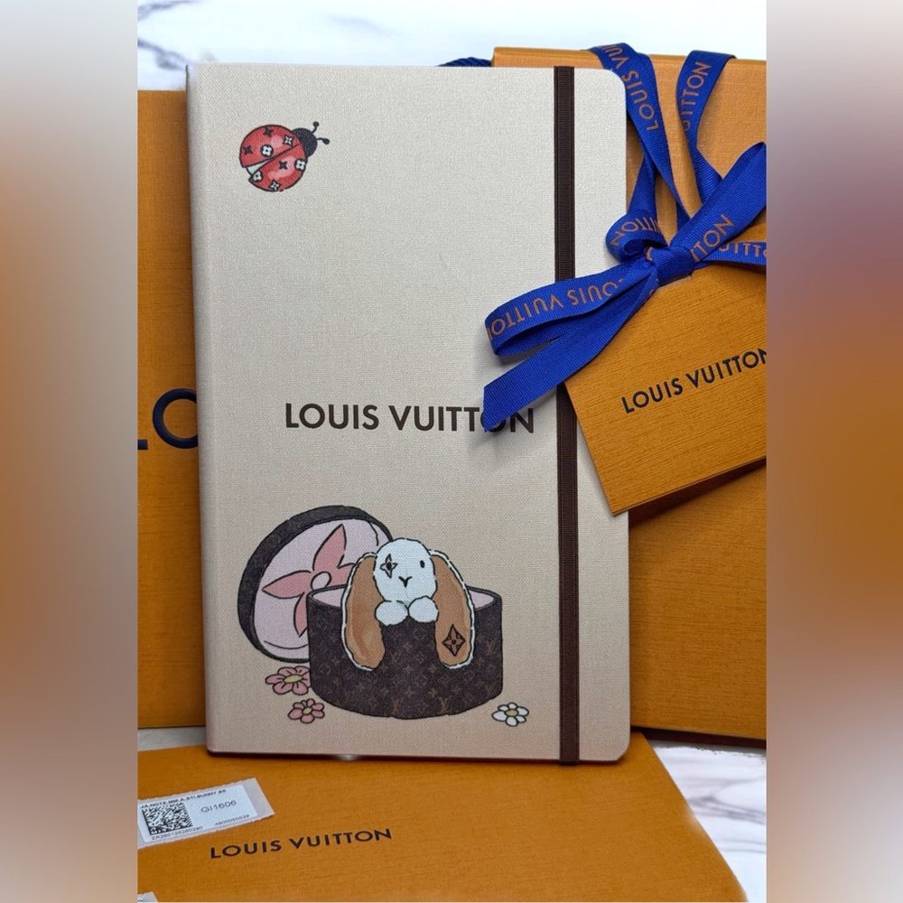 Authentic Louis Vuitton Limited Edition Bunny Notebook with Stickers Full set - Picture 15 of 15